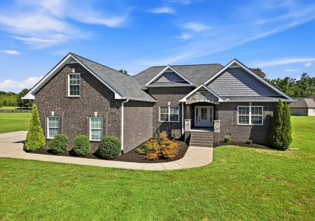 Photo 2 of Single family home for sale at 1043 Founders Ln, Portland, TN 37148 | MLS# 3544917 | Listing updated on 2026-09-17