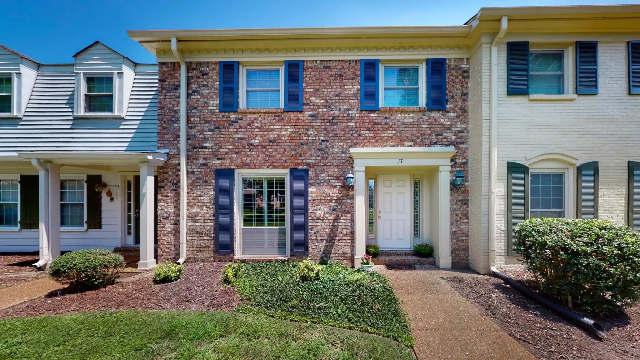 Listing Photo 1 - Condo for sale in 8207 Sawyer Brown Rd located at 8207 Sawyer Brown Rd, Nashville, TN 37221 - Unit #J7