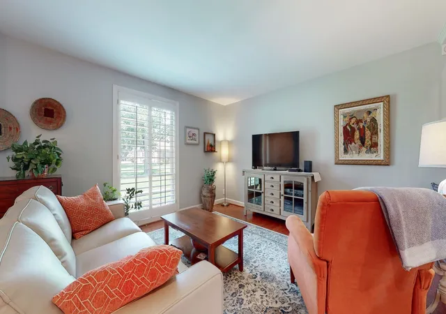 Listing Photo 4 - Condo for sale in building located at 8207 Sawyer Brown Rd, Nashville, TN 37221 - Unit #J7