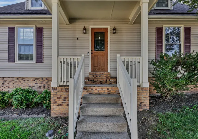 Photo 2 of Single family home for sale at 1025 Hillshire Dr, Clarksville, TN 37043 | MLS# 3520199 | Listing updated on 2026-09-21
