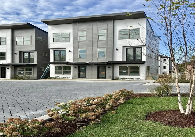Photo 3 of Townhouse for sale at 254 Arrowhead Dr, Nashville, TN 37216 | MLS# 3519317 | Listing updated on 2026-09-08