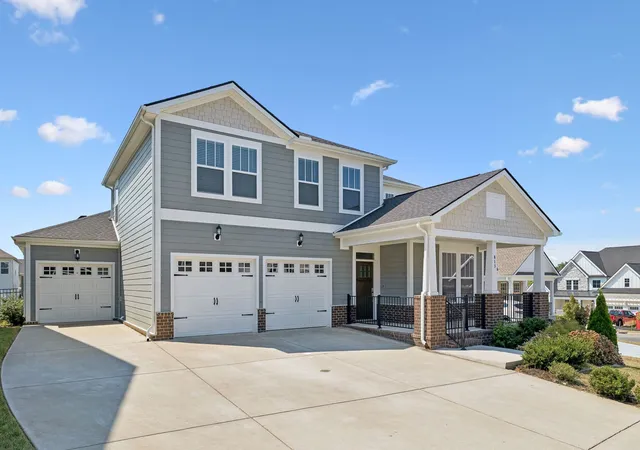 Photo 1 of Single family home for sale at 813 Westchester Cir, Hendersonville, TN 37075 | MLS# 3542654 | Listing updated on 2026-09-10