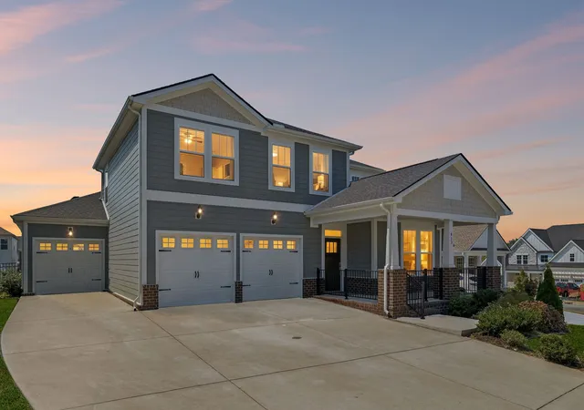 Photo 2 of Single family home for sale at 813 Westchester Cir, Hendersonville, TN 37075 | MLS# 3542654 | Listing updated on 2026-09-10