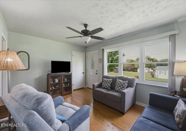 Photo 3 of Single family home for sale at 3334 Oak Ave, Strawberry Plains, TN 37871 | MLS# 3520688 | Listing updated on 2026-09-25