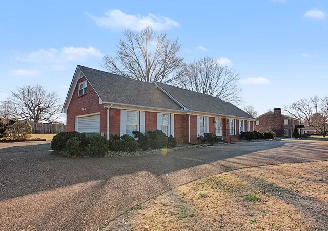 Photo 2 of Single family home for sale at 1206 Toben Ter, Lawrenceburg, TN 38464 | MLS# 3520699 | Listing updated on 2026-09-16
