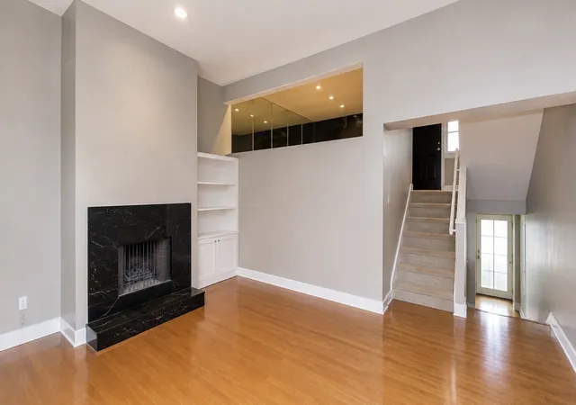 Photo 2 of Townhouse for sale at 120 Hampton Pl, Nashville, TN 37215 | MLS# 3525606 | Listing updated on 2026-10-28