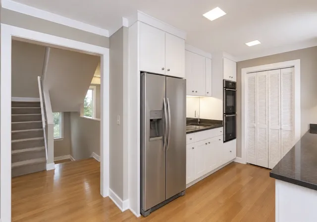 Photo 4 of Townhouse for sale at 120 Hampton Pl, Nashville, TN 37215 | MLS# 3525606 | Listing updated on 2026-10-28