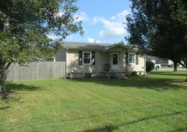 Photo 3 of Single family home for sale at 1119 E Grundy St, Tullahoma, TN 37388 | MLS# 3523628 | Listing updated on 2026-09-08