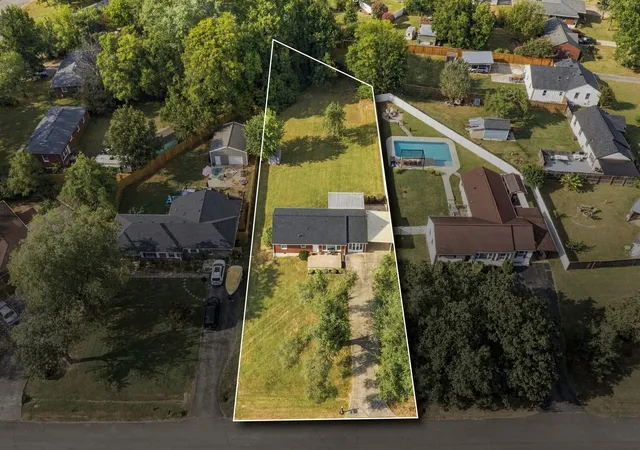 Photo 3 of Single family home for sale at 2108 Crystal Dr, Nashville, TN 37210 | MLS# 3548121 | Listing updated on 2026-09-19