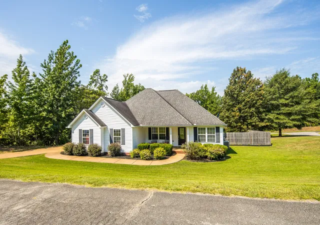 Photo 1 of Single family home for sale at 405 Persimmon Ln, Lexington, TN 38351 | MLS# 3526519 | Listing updated on 2026-09-16