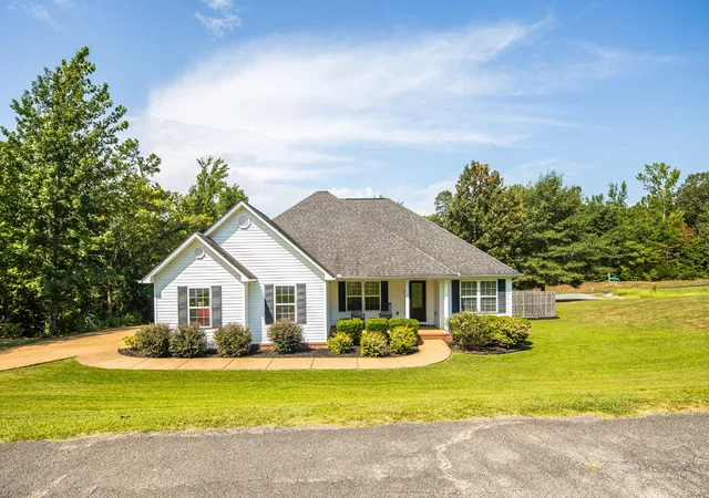 Photo 2 of Single family home for sale at 405 Persimmon Ln, Lexington, TN 38351 | MLS# 3526519 | Listing updated on 2026-09-16