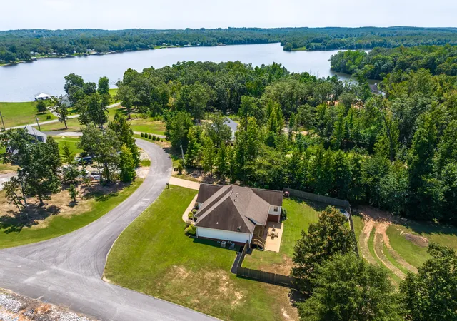 Photo 3 of Single family home for sale at 405 Persimmon Ln, Lexington, TN 38351 | MLS# 3526519 | Listing updated on 2026-09-16