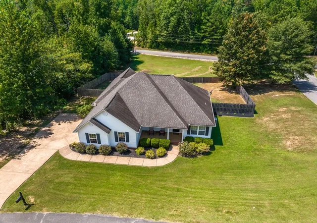 Photo 4 of Single family home for sale at 405 Persimmon Ln, Lexington, TN 38351 | MLS# 3526519 | Listing updated on 2026-09-16