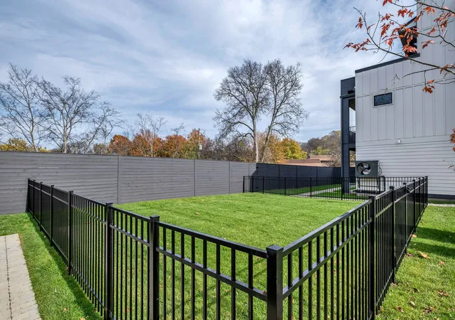 Photo 3 of Multi family home for sale at 824 Watts Ln, Nashville, TN 37209 | MLS# 3525628 | Listing updated on 2026-09-16