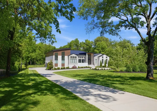 Photo 2 of Mansion for sale at 5655 Granny White Pike, Brentwood, TN 37027 | MLS# 3541312 | Listing updated on 2026-09-17