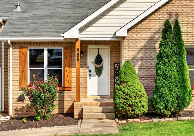 Photo 3 of Single family home for sale at 800 Leigh Ann Dr, Clarksville, TN 37042 | MLS# 3526052 | Listing updated on 2026-09-17
