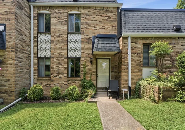 Photo 2 of Townhouse for sale at 258 Lake Chateau Dr, Hermitage, TN 37076 | MLS# 3528285 | Listing updated on 2026-09-18