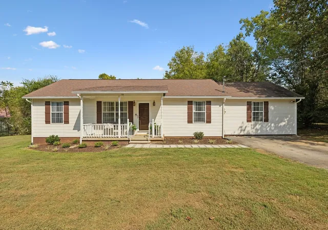 Photo 2 of Single family home for sale at 206 Central Ave, Chapel Hill, TN 37034 | MLS# 3529155 | Listing updated on 2026-10-05