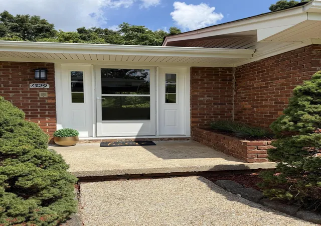 Photo 2 of Single family home for sale at 1329 Cloverdale Dr, Hixson, TN 37343 | MLS# 3527960 | Listing updated on 2026-09-24