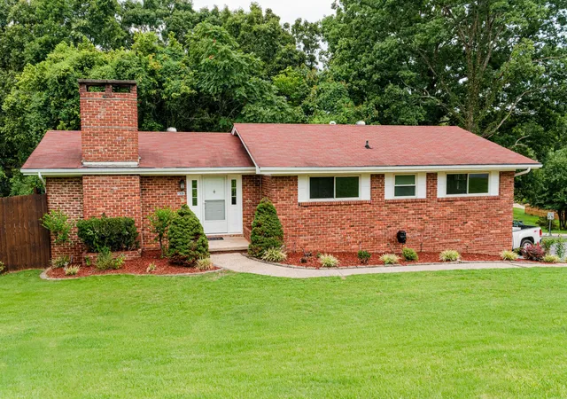 Photo 3 of Single family home for sale at 1329 Cloverdale Dr, Hixson, TN 37343 | MLS# 3527960 | Listing updated on 2026-09-24