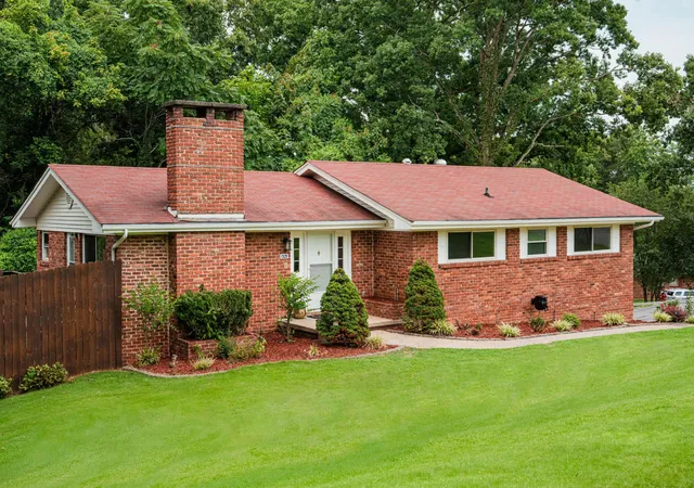 Photo 3 of Single family home for sale at 1329 Cloverdale Dr, Hixson, TN 37343 | MLS# 3527960 | Listing updated on 2026-09-24