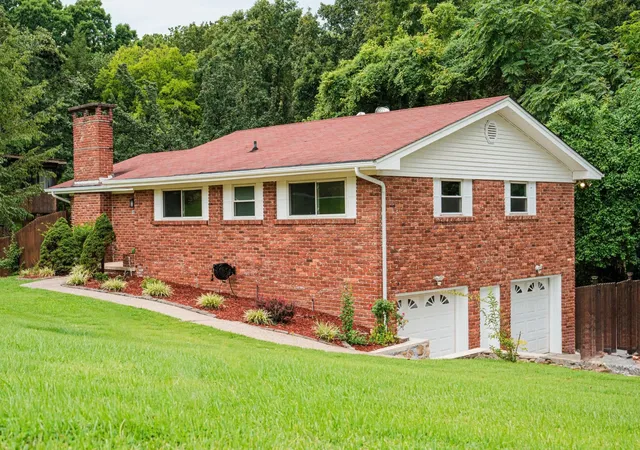 Photo 4 of Single family home for sale at 1329 Cloverdale Dr, Hixson, TN 37343 | MLS# 3527960 | Listing updated on 2026-09-24