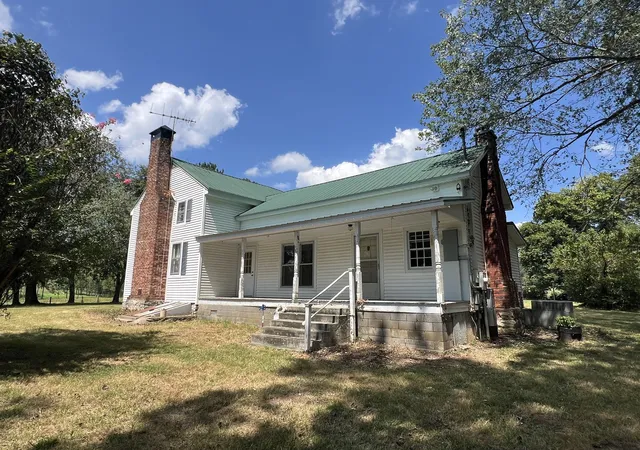 Photo 2 of Sale Pending at 5718 Carters Crk Pike, Thompsons Station, TN 37179 | MLS# 3531327 | Listing updated on 2026-09-28