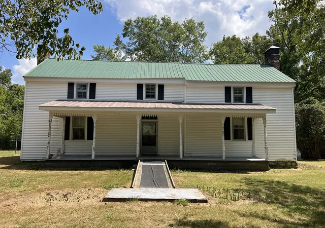 Photo 3 of Sale Pending at 5718 Carters Crk Pike, Thompsons Station, TN 37179 | MLS# 3531327 | Listing updated on 2026-09-28