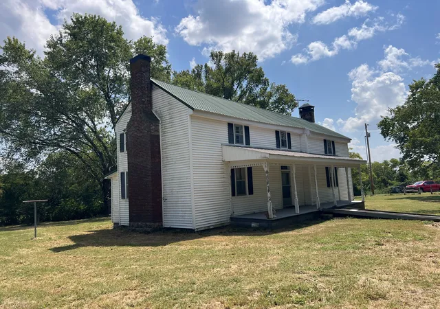 Photo 4 of Sale Pending at 5718 Carters Crk Pike, Thompsons Station, TN 37179 | MLS# 3531327 | Listing updated on 2026-09-28