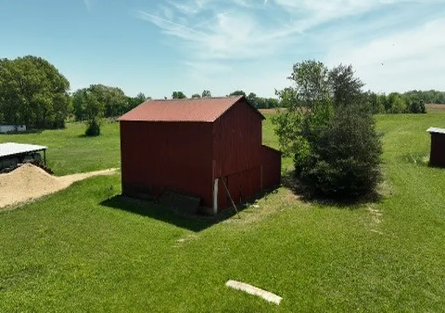 Photo 3 of Sale Pending at 1291 Old Clarksville Pike, Pleasant View, TN 37146 | MLS# 3529755 | Listing updated on 2026-09-24