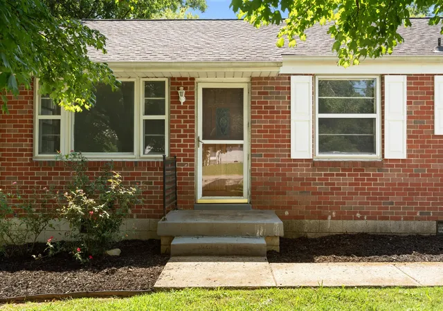Photo 2 of Sale Pending at 2939 Lakeland Dr, Nashville, TN 37214 | MLS# 3528947 | Listing updated on 2026-09-16