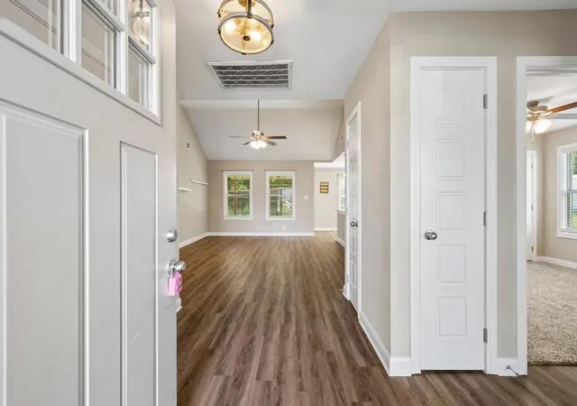 Photo 2 of Single family home for sale at 873 Lutz Ln, Clarksville, TN 37042 | MLS# 3529565 | Listing updated on 2026-09-16