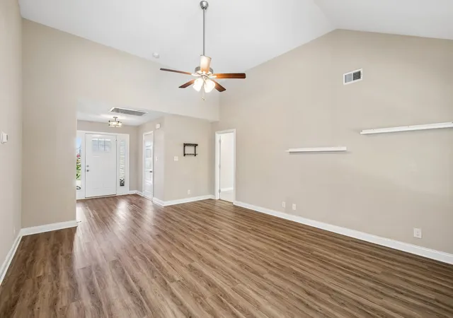 Photo 4 of Single family home for sale at 873 Lutz Ln, Clarksville, TN 37042 | MLS# 3529565 | Listing updated on 2026-09-16