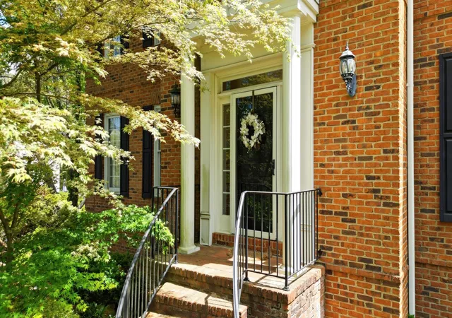 Photo 3 of Single family home for sale at 15 Middle Crk Rd, Signal Mountain, TN 37377 | MLS# 3529629 | Listing updated on 2026-09-16