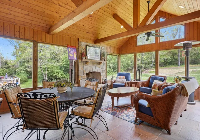 Photo 3 of Single family home for sale at 15 Middle Crk Rd, Signal Mountain, TN 37377 | MLS# 3529629 | Listing updated on 2026-09-16