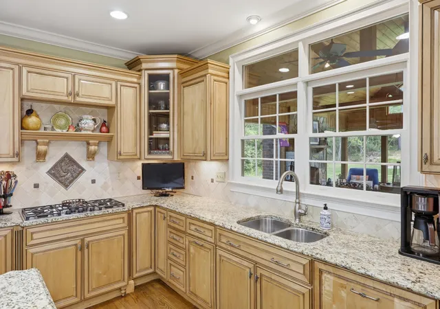Photo 4 of Single family home for sale at 15 Middle Crk Rd, Signal Mountain, TN 37377 | MLS# 3529629 | Listing updated on 2026-09-16
