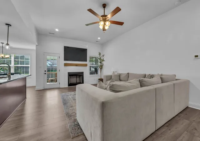 Photo 3 of Single family home for sale at 363 Pinkston Ct, Clarksville, TN 37040 | MLS# 3529788 | Listing updated on 2026-09-17