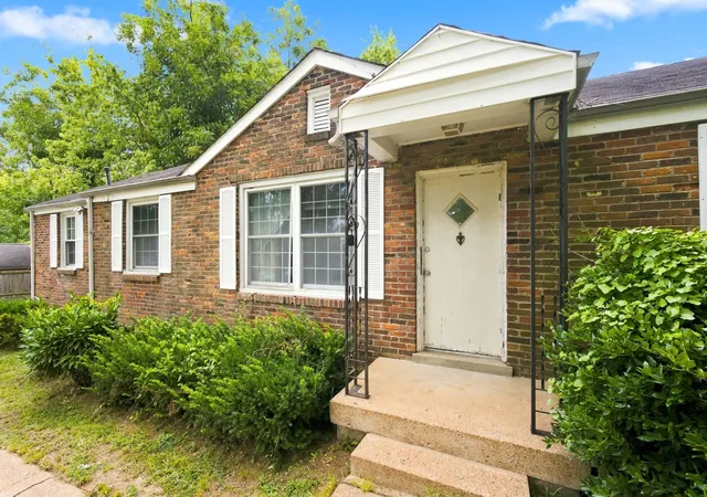 Photo 2 of Single family home for sale at 511 Brentlawn Dr, Nashville, TN 37220 | MLS# 3530866 | Listing updated on 2026-09-08
