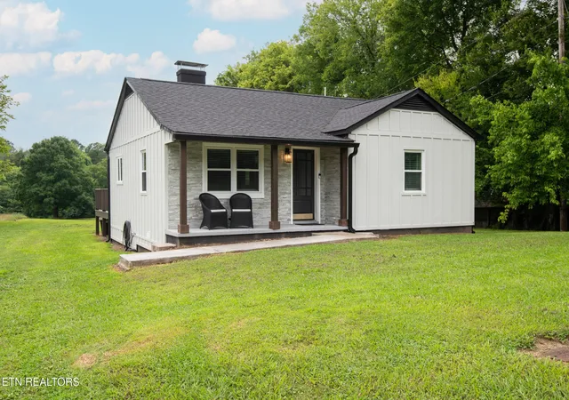 Single family home for sale at 1009 Mabry Hood Rd, Knoxville, TN 37932 | MLS# 3593094