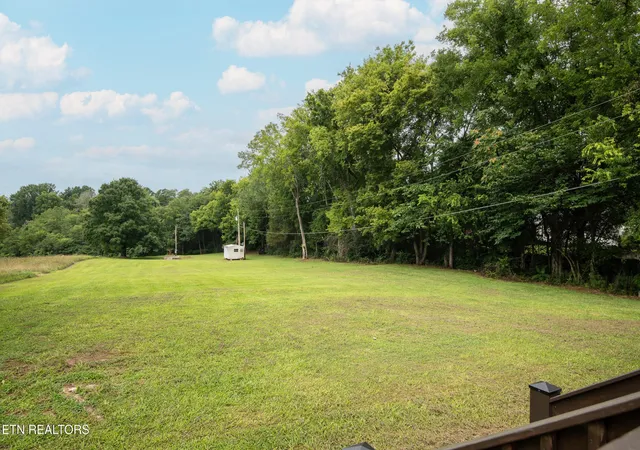 Photo 3 of Single family home for sale at 1009 Mabry Hood Rd, Knoxville, TN 37932 | MLS# 3593094 | Listing updated on 2026-09-16