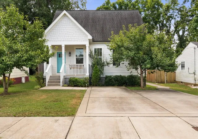 Photo 2 of Single family home for sale at 910 Trice Dr, Nashville, TN 37209 | MLS# 3530817 | Listing updated on 2026-09-16