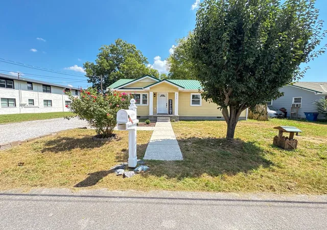 Photo 1 of Single family home for sale at 311 Madison St, Manchester, TN 37355 | MLS# 3530909 | Listing updated on 2026-09-22