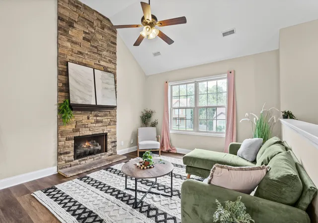 Photo 4 of Single family home for sale at 449 Cyprus Ct, Clarksville, TN 37040 | MLS# 3593274 | Listing updated on 2026-09-16
