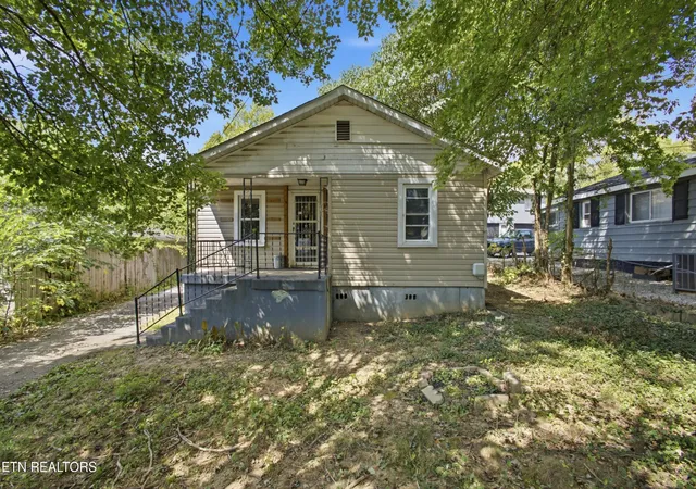 Single family home for sale at 547 Henderson St, Harriman, TN 37748 | MLS# 3531016 | Listing updated on 2026-09-17