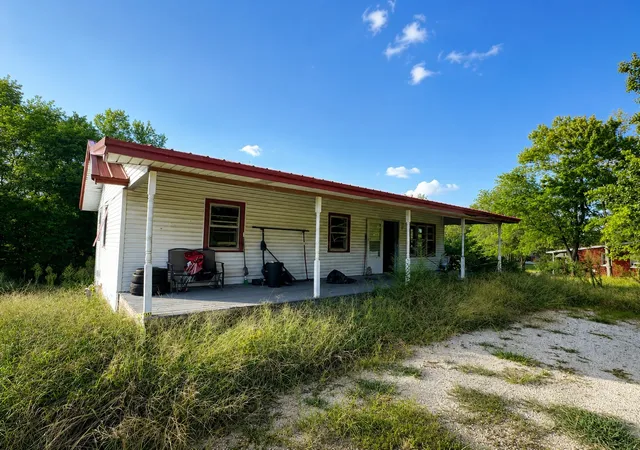 Photo 3 of Single family home for sale at 178 South W St, Decaturville, TN 38329 | MLS# 3531139 | Listing updated on 2026-09-17