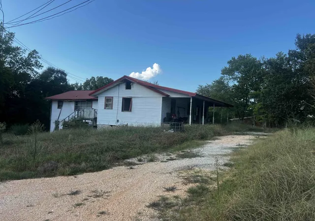 Photo 3 of Single family home for sale at 178 South W St, Decaturville, TN 38329 | MLS# 3531139 | Listing updated on 2026-09-17