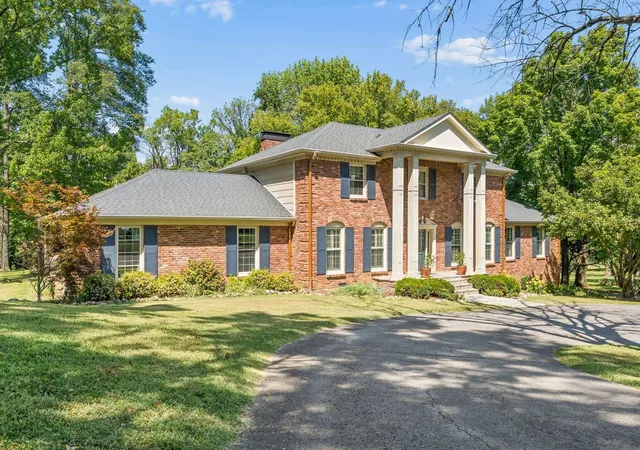 Photo 2 of Single family home for sale at 806 Willowdale Ct, Nashville, TN 37220 | MLS# 3594029 | Listing updated on 2026-09-17