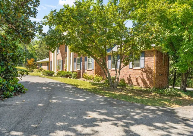 Photo 3 of Single family home for sale at 806 Willowdale Ct, Nashville, TN 37220 | MLS# 3594029 | Listing updated on 2026-09-17