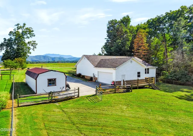 Photo 3 of Single family home for sale at 1511 Snapp Rd, Sevierville, TN 37862 | MLS# 3531641 | Listing updated on 2026-09-16