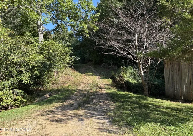 Photo 4 of House for sale at 204 Hughes Holw Rd, Vonore, TN 37885 | MLS# 3531684 | Listing updated on 2026-09-18